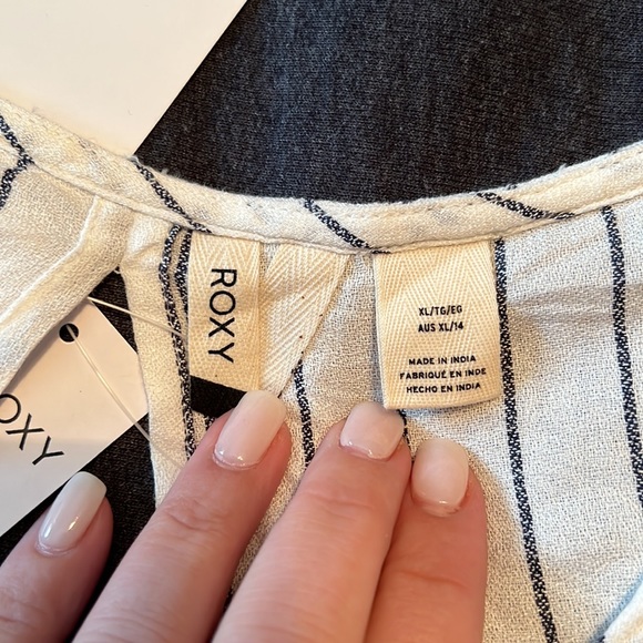 Roxy top - Picture 2 of 5